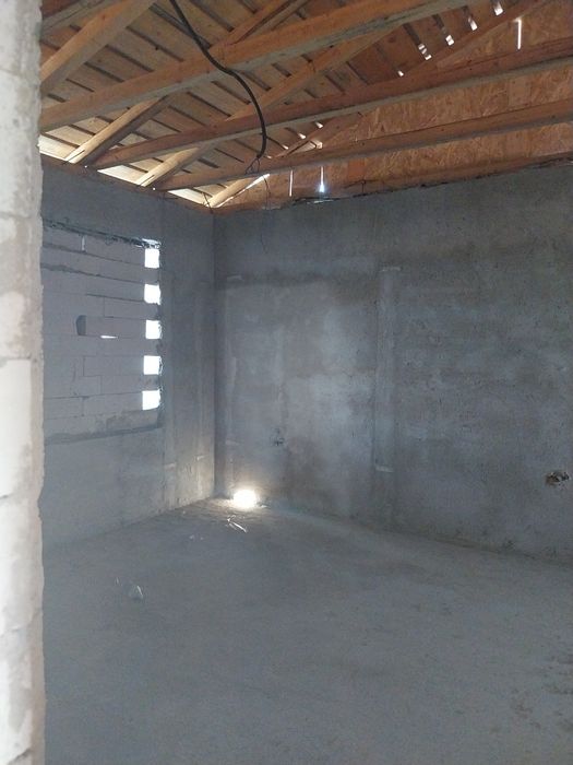 Vand teren 2000mp cu casa la gri