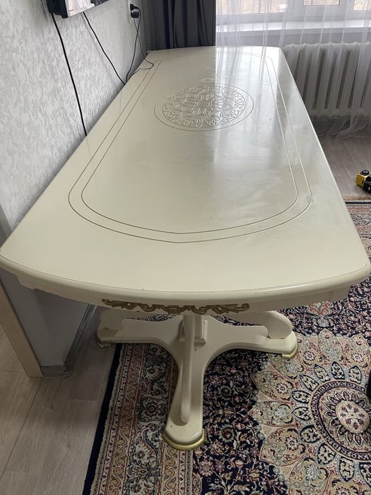 Б/у Стол около 2 метра в длину,в ширину 1 метр