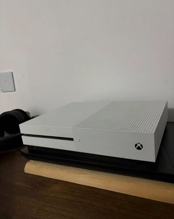Vând  Xbox  one s
