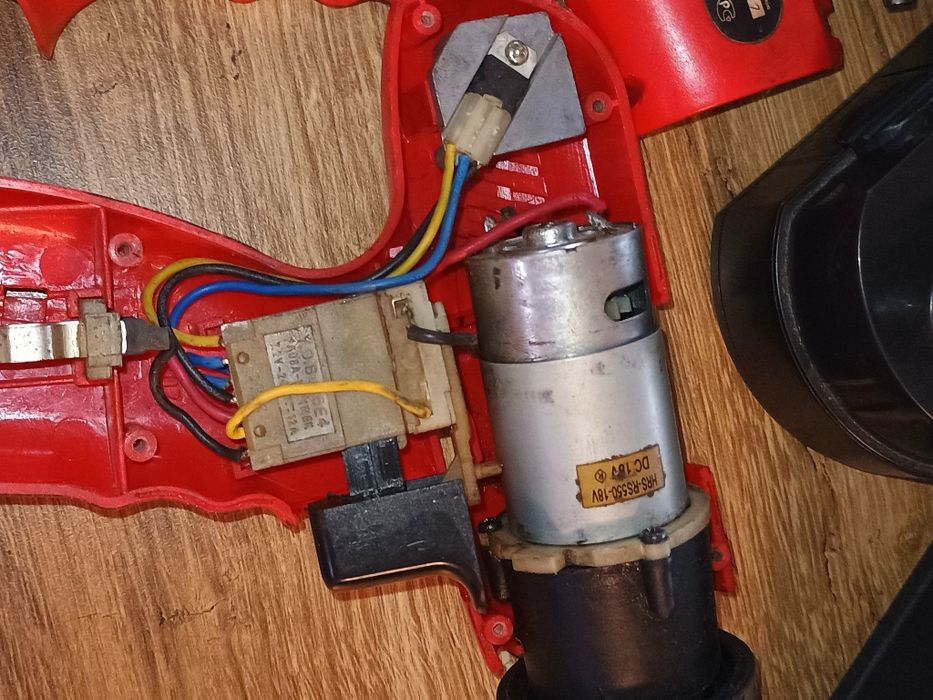 Dezmembrez filetante ,motoare,mandrine ,butoane ,tranzistoare