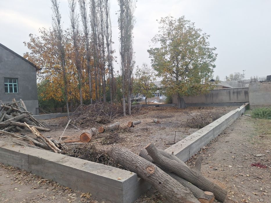 Yer uchastka 4,75 sotix sotiladi