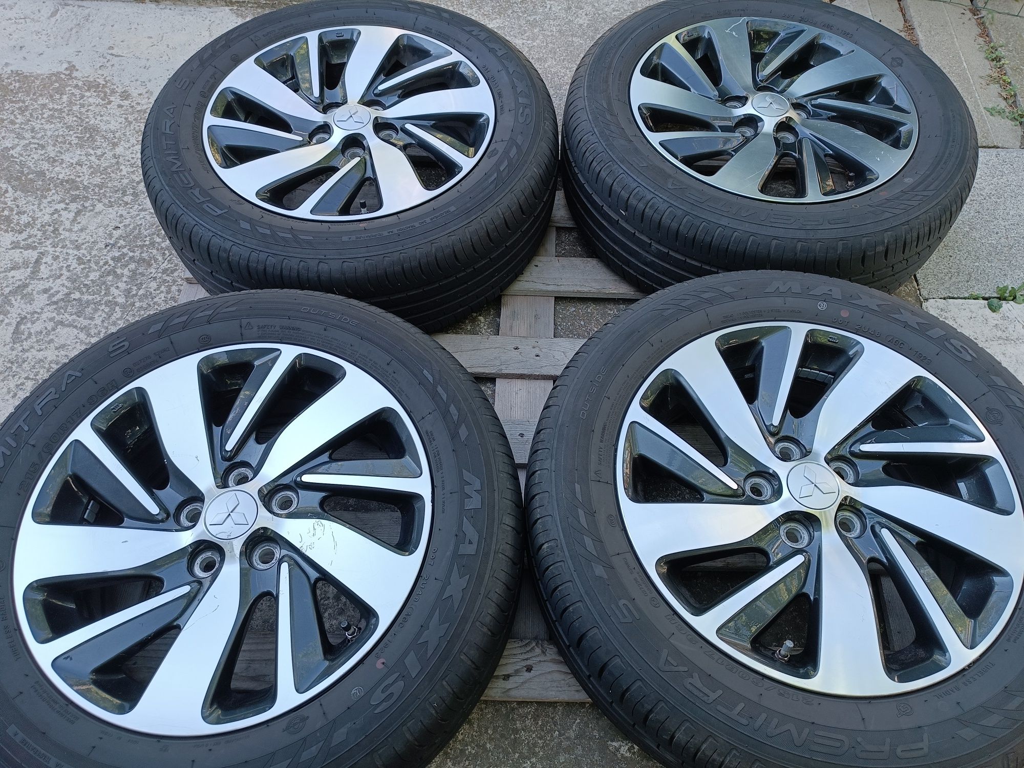 Лети джанти 17ки 5х114.3 Mitsubishi + летни гуми 215/60/17 Maxxis