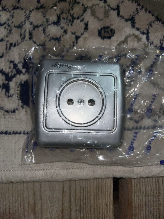 Разедка buss ценаа выключатели 1000 штук есть