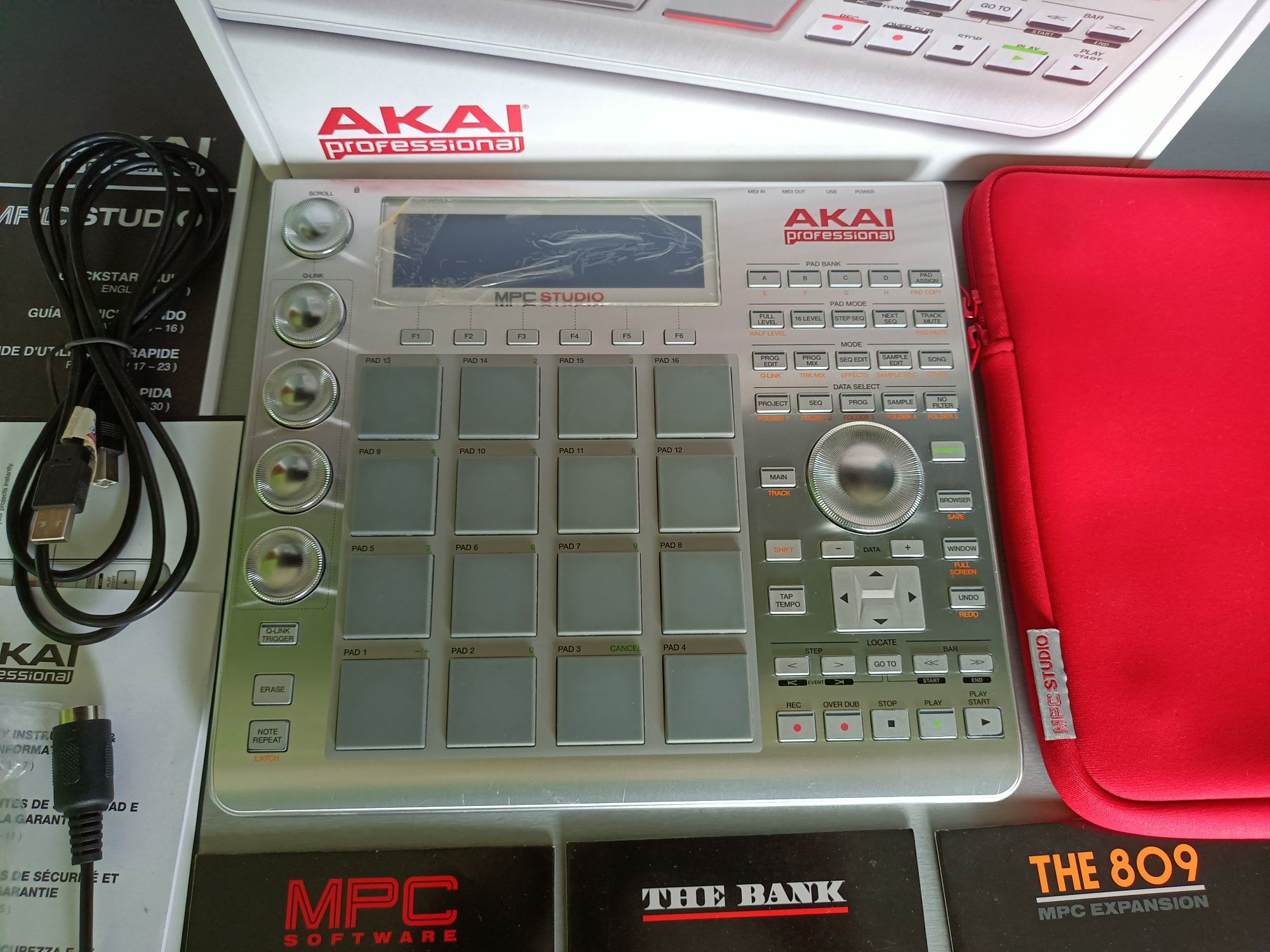 Akai MPC studio silver
