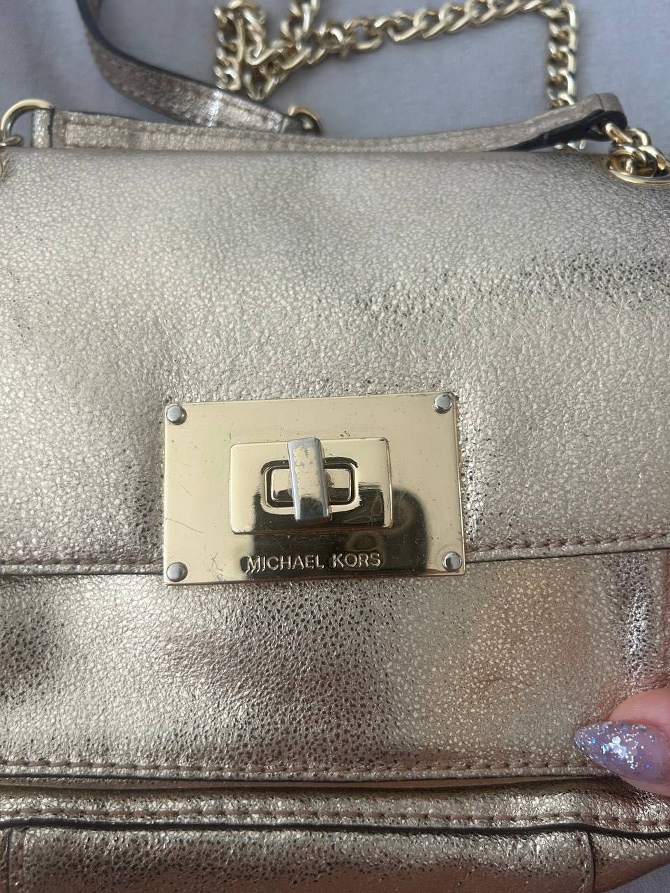 Чанта златна Michael kors