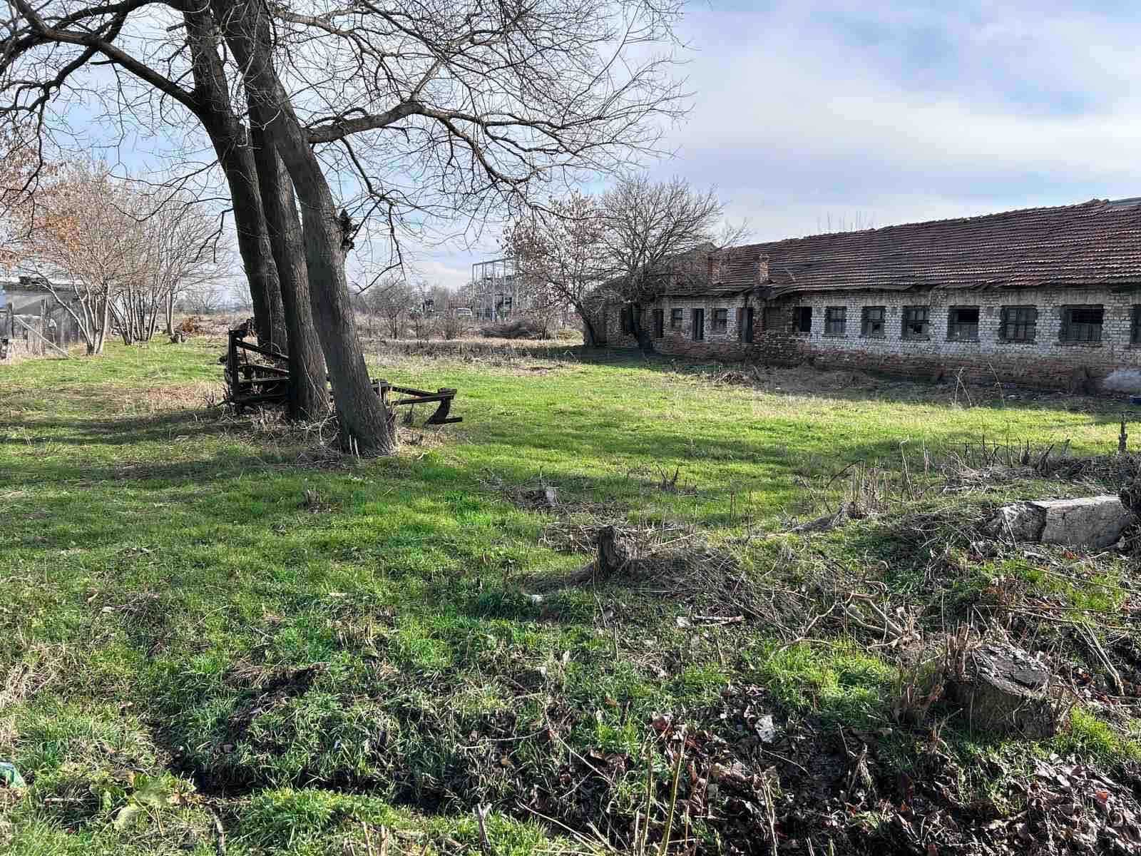 Стопанска сграда в село Кадиево