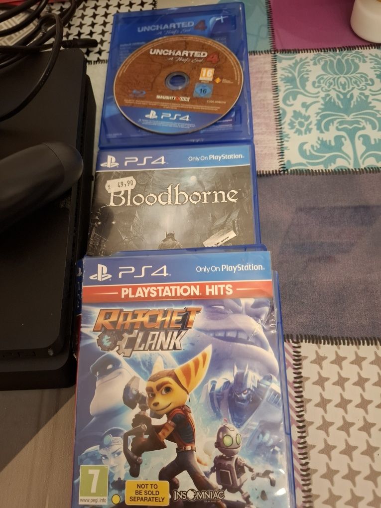 PlayStation 4 model CUH-2216A cu 2 manete si jocuri