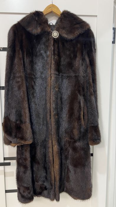 Шуба норковая,мех густой.