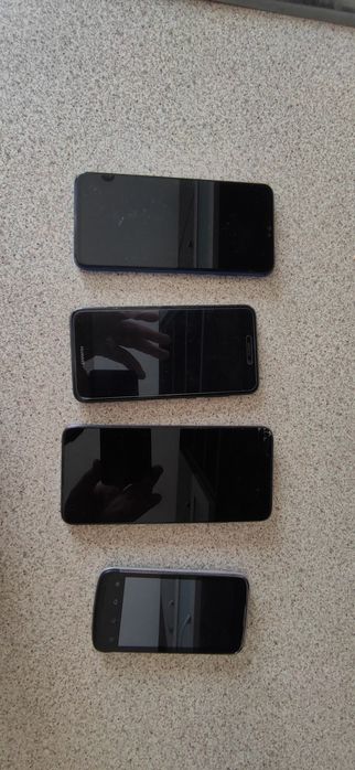 Продавам стари телефони