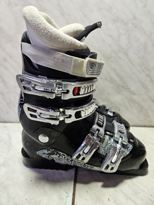 Clapari ski schi Salomon  mondo  24  corespunde mărimii 37