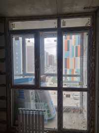 Витражная стеклянная металлопласиковая перегородка с окном и дверью