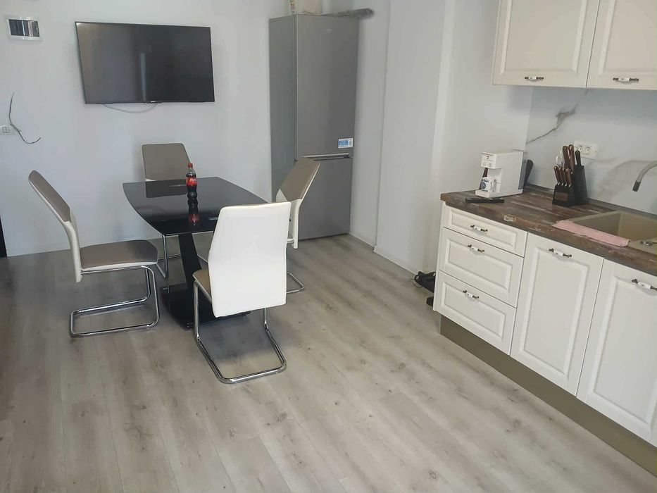 Inchiriez apartament