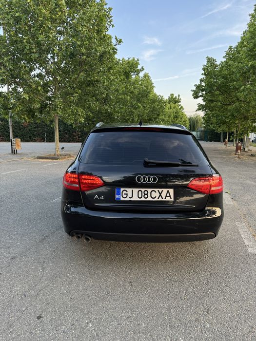Audi A4 B8.