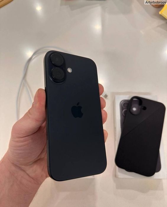 Продам. Айфон 16 на 12гб в отличном состоянии