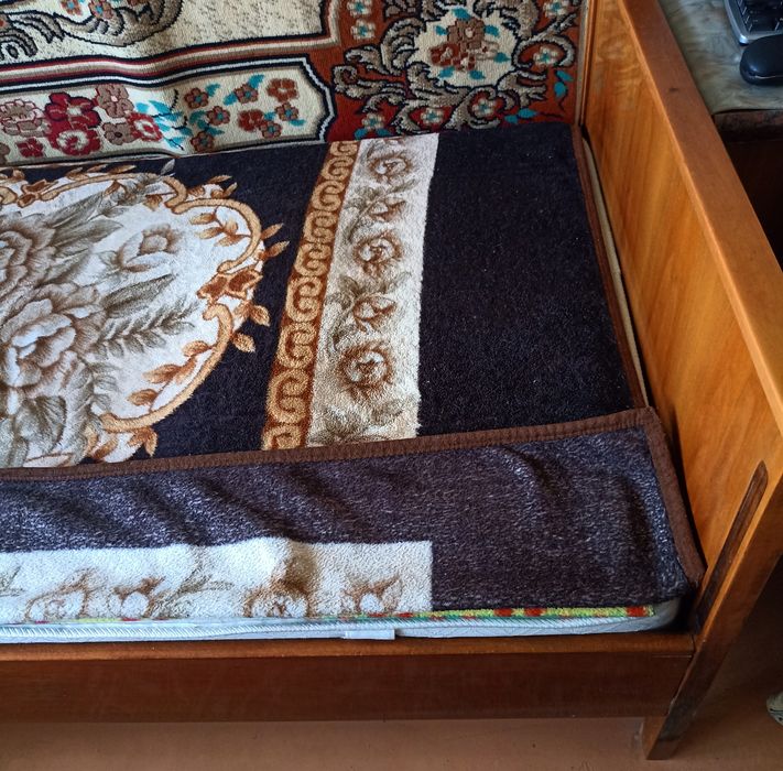 Продам кровать (90 на 190 см), мебель, матрас, для дома.