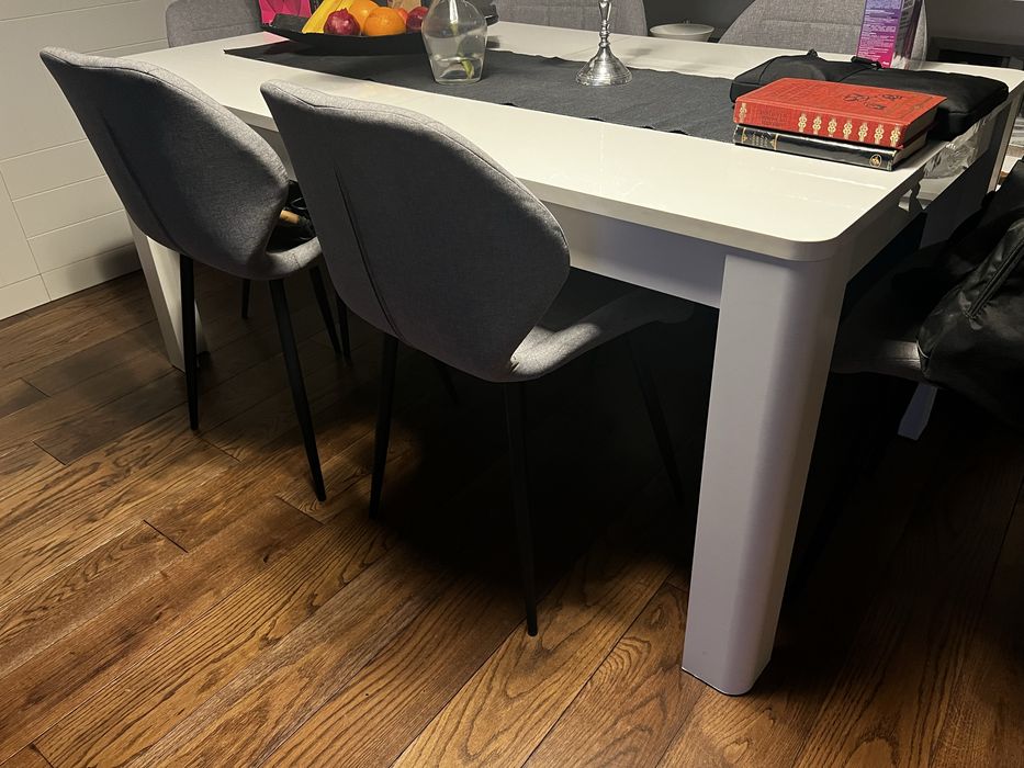 Трапезарна маса 8 стола с дамаска