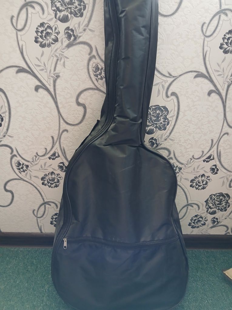 Gitara sotiladi holati yaxshi