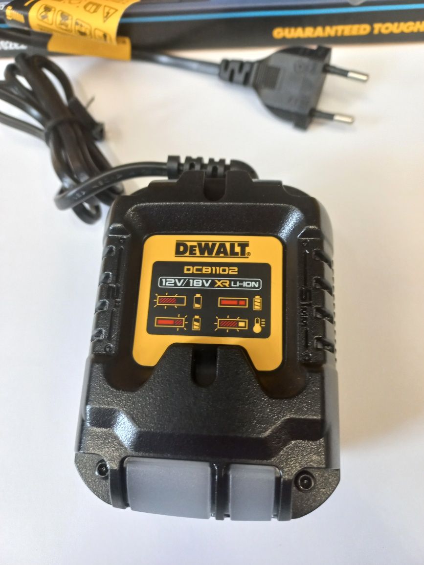 Зарядно устройство DeWALT DCB1102 НОВО