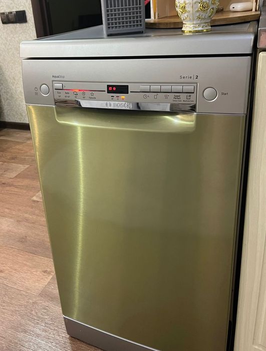 Продам посудомоечную машину Bosch.