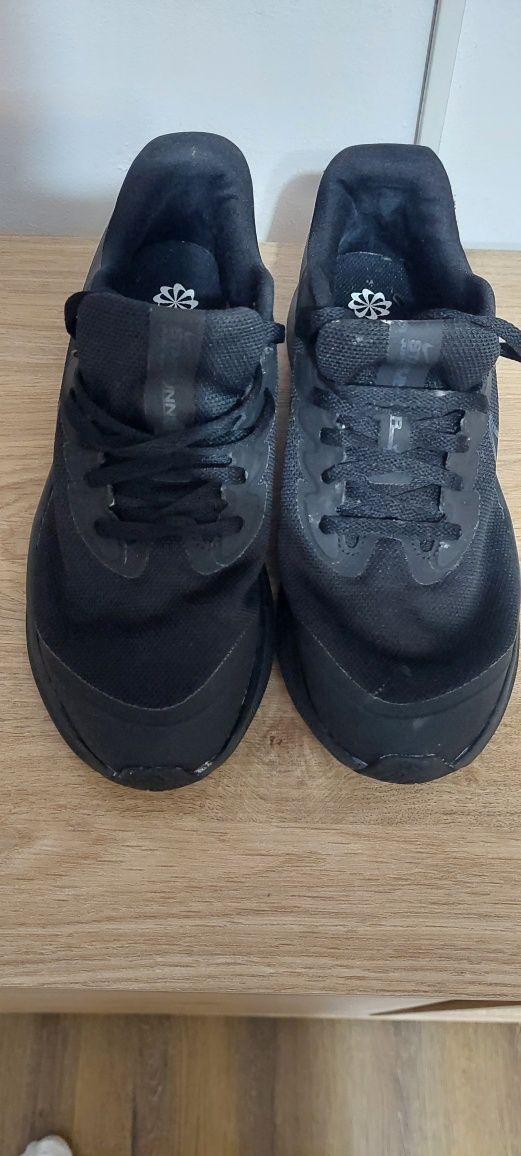 Vând adidas Nike