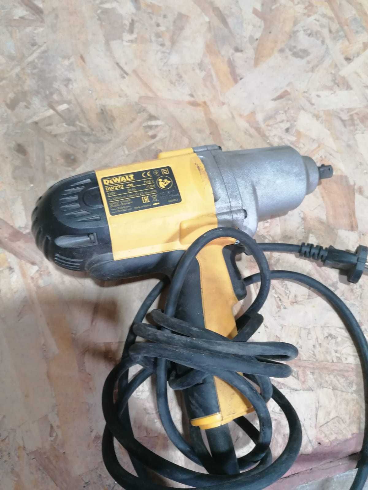 Masina de insurubat cu impact DeWalt DW292 QS