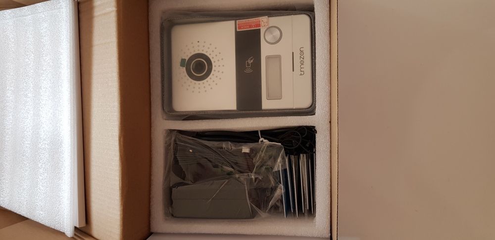 Продавам видео домофон TMEZON MZ‑IP‑V726TW с външна камера MZ‑VDP‑NE20