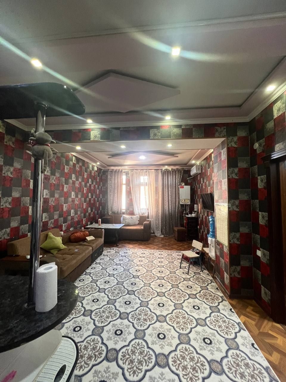 Piridastgir kirpichniy dom
3 etaj 2 xonalik 64 kv
Chinor restaran
Narx
