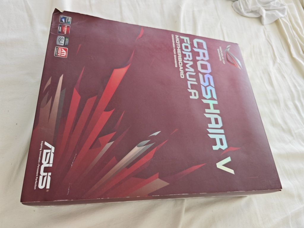 Дъно ASUS Crosshair V Formula ROG + AMD FX 8320 Black Edition.