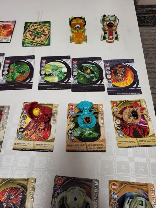 Bakugani 14 bucati.+ 13 Cartonașe Metalice.