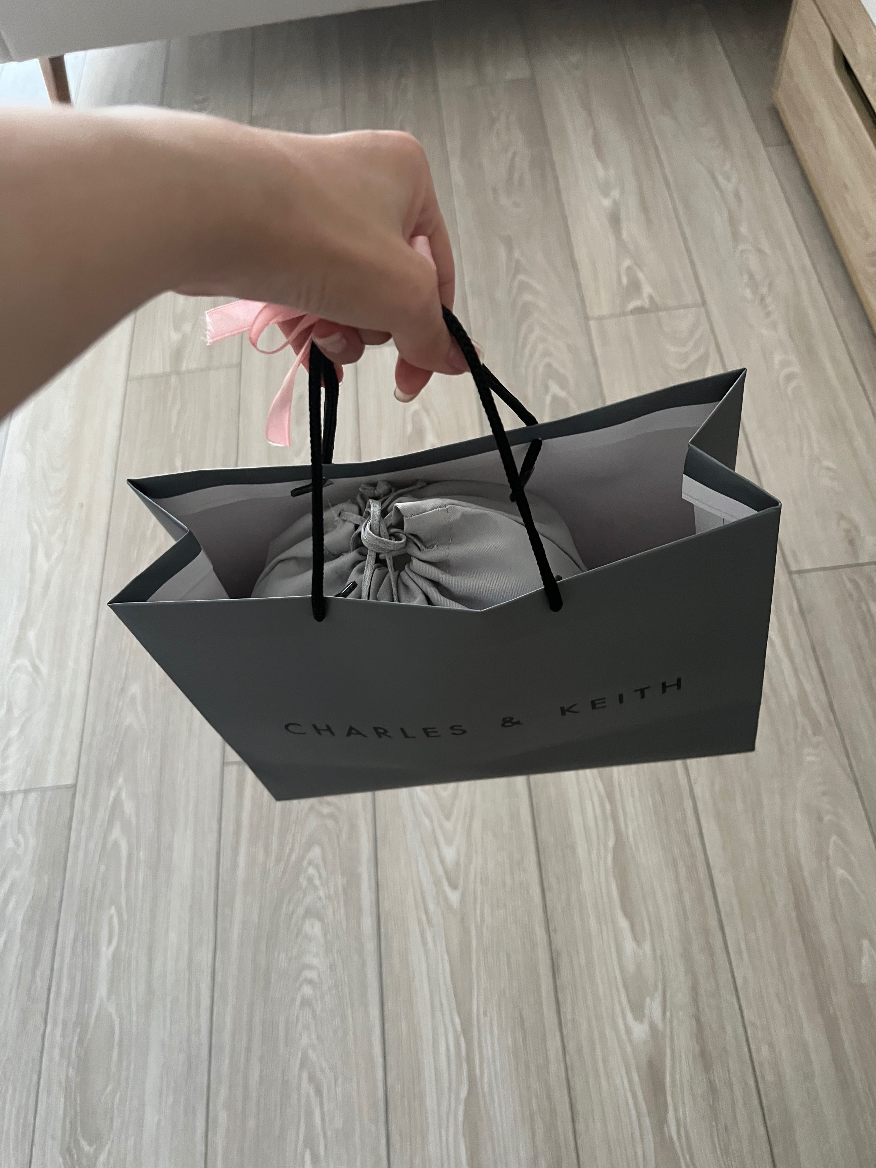 Сумочку Charles&keith