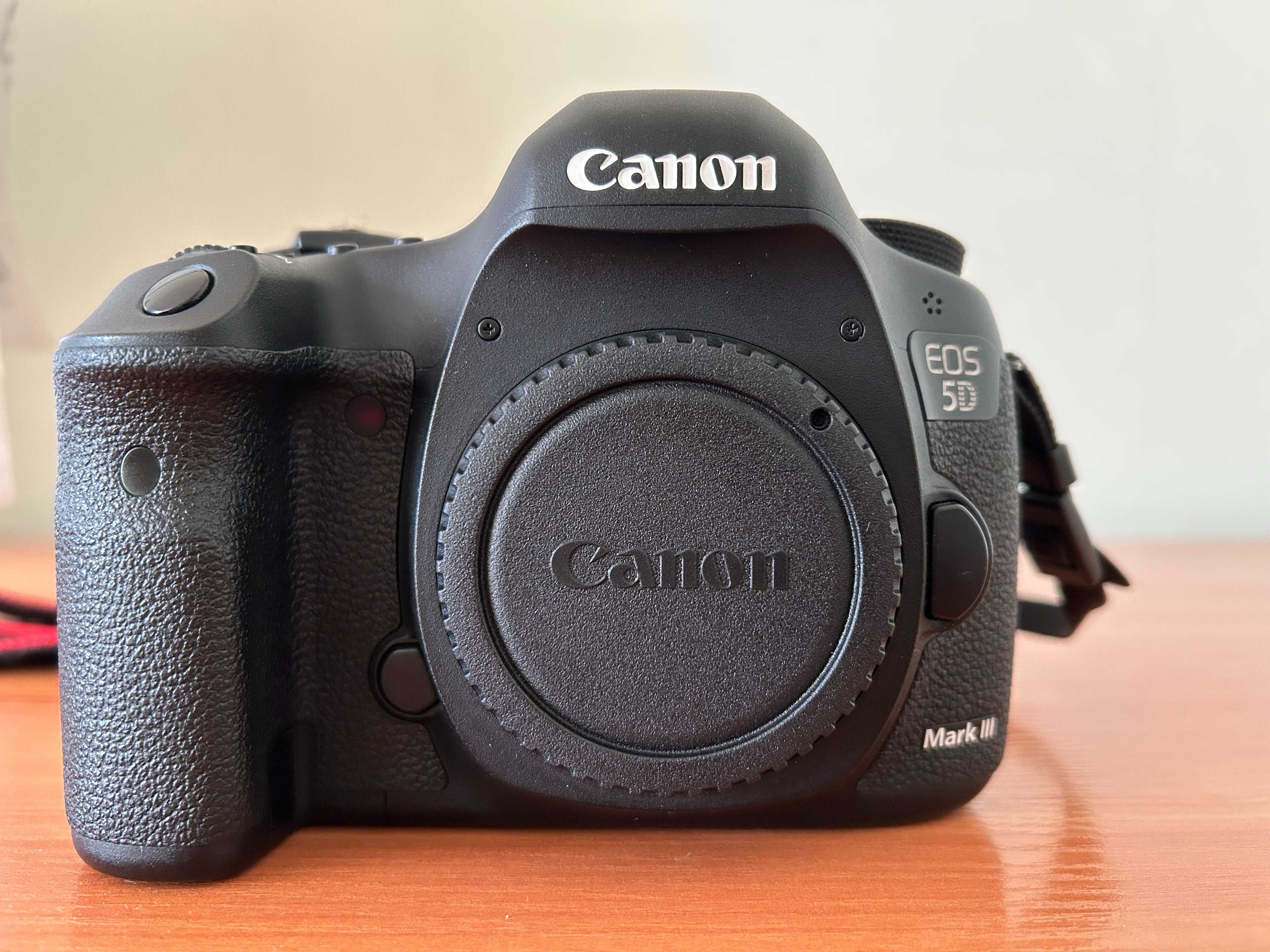 Фотоаппарат Canon 5D Mark3