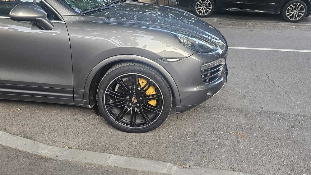 Porsche Cayenne S  4.2 diesel 440 HP frane ceramice 2013