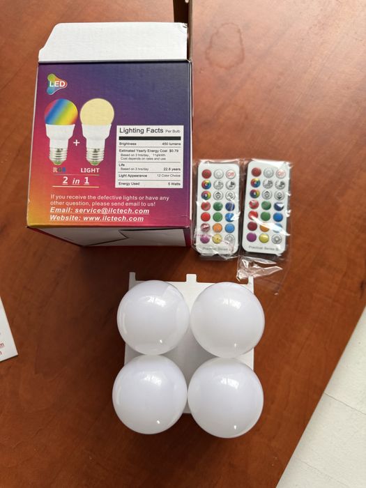 Set 4 becuri RGB cu telecomanda