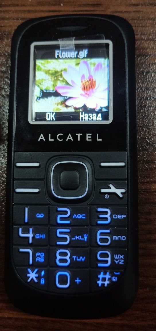 Мобилен телефон с копчета Alcatel one touch 213