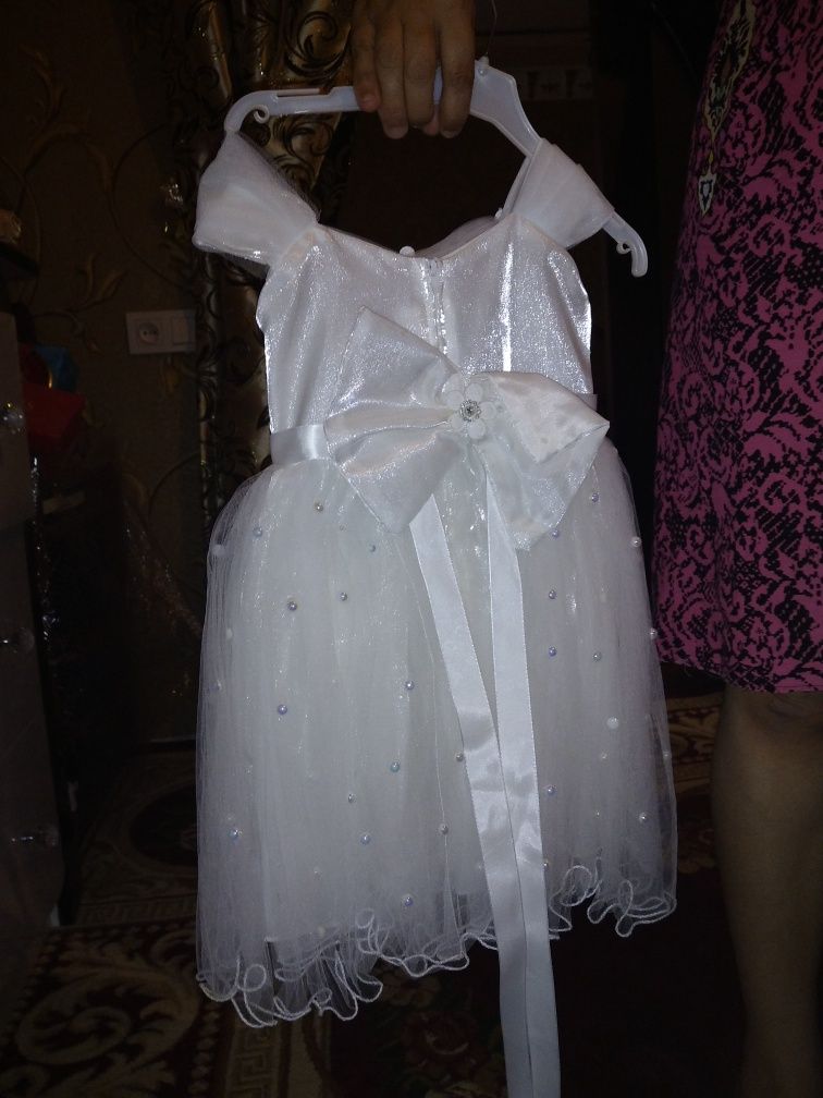 Продается детская свадебная платье.Для 2-3-4 летних детей.