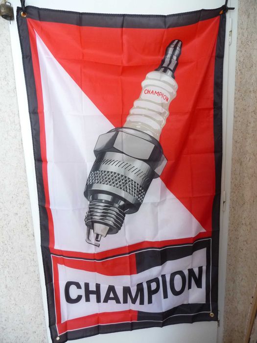 Знамена нови реклама уиски бира мотори