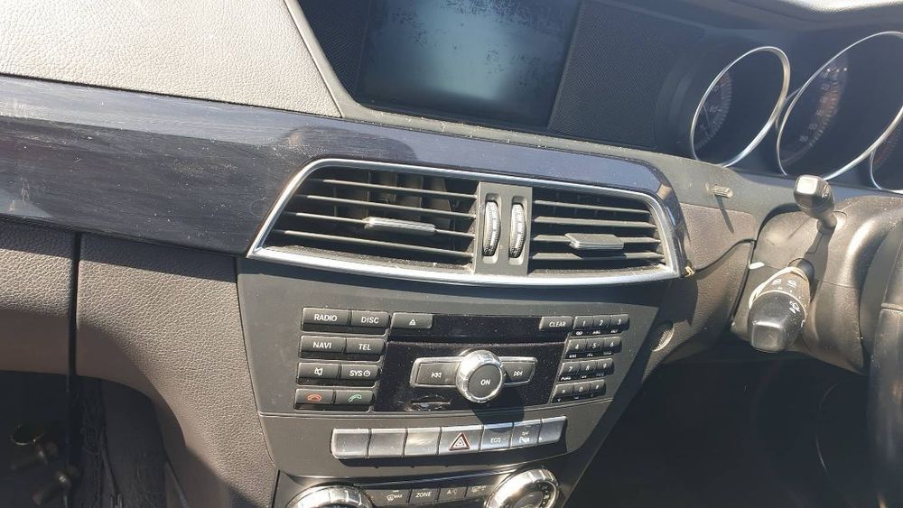 Dezmembrez dezmembrari Mercedes C220 W204 facelift EURO 5 motor DEFECT