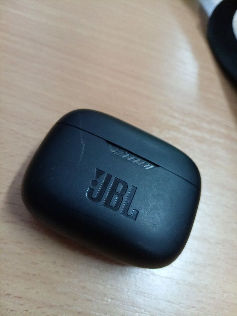 Vând căști JBL TUNE230NC TWS