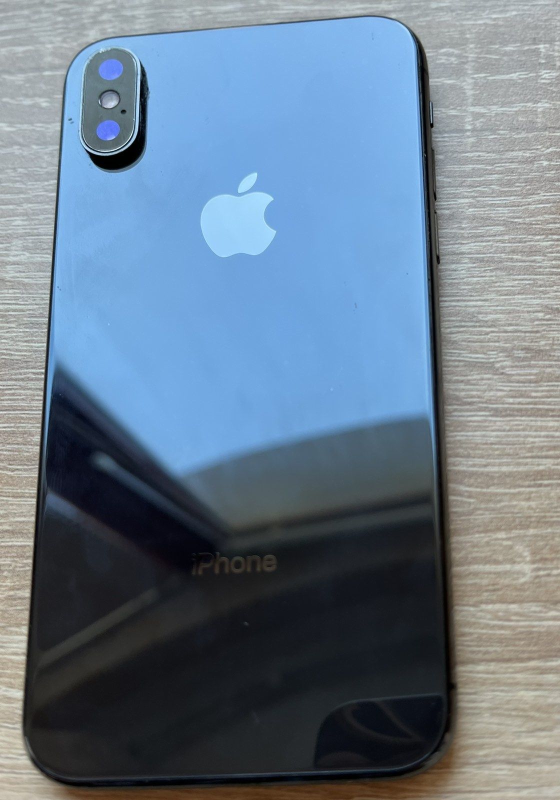 Продавам iPhone X