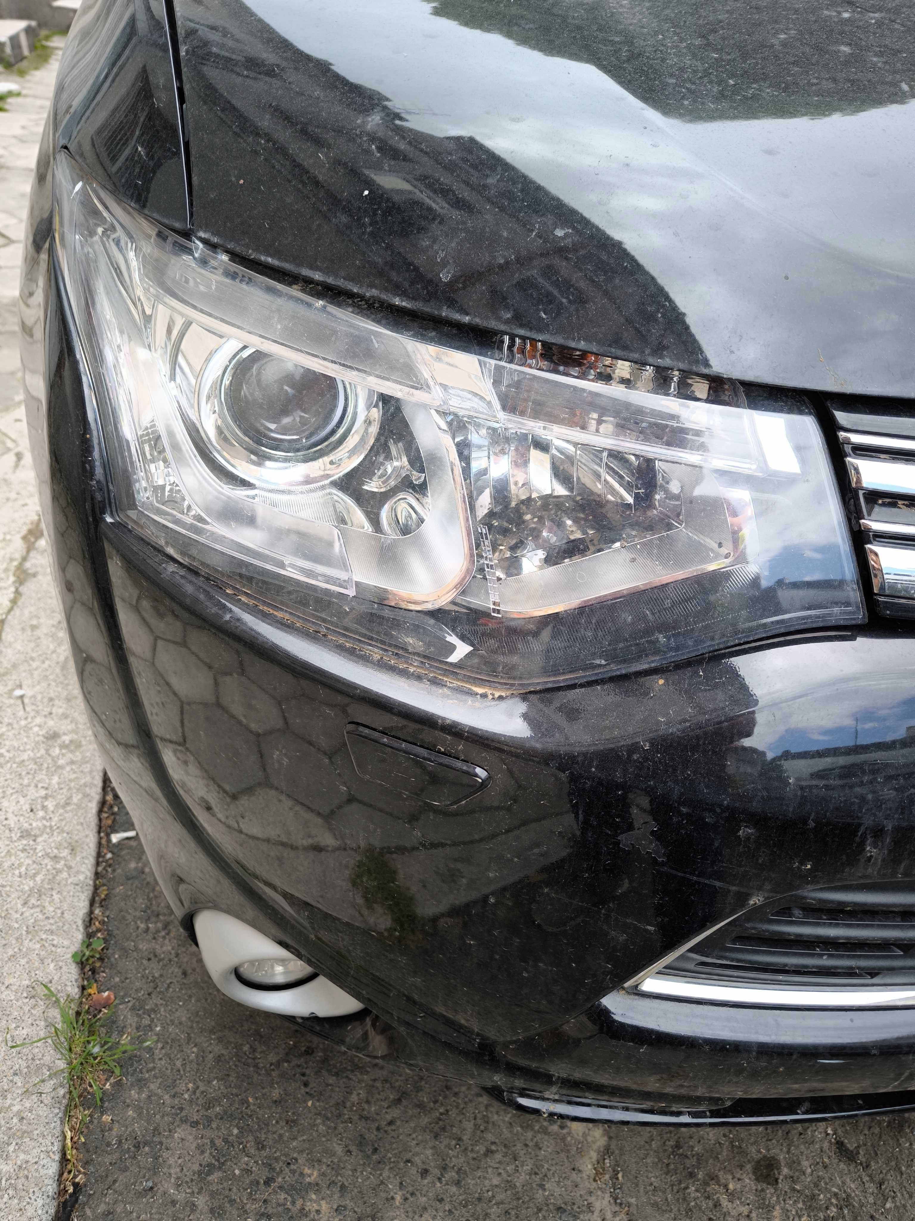 2014 Mitsubishi Outlander III десен фар