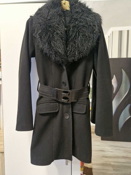 Елегантно палто с колан