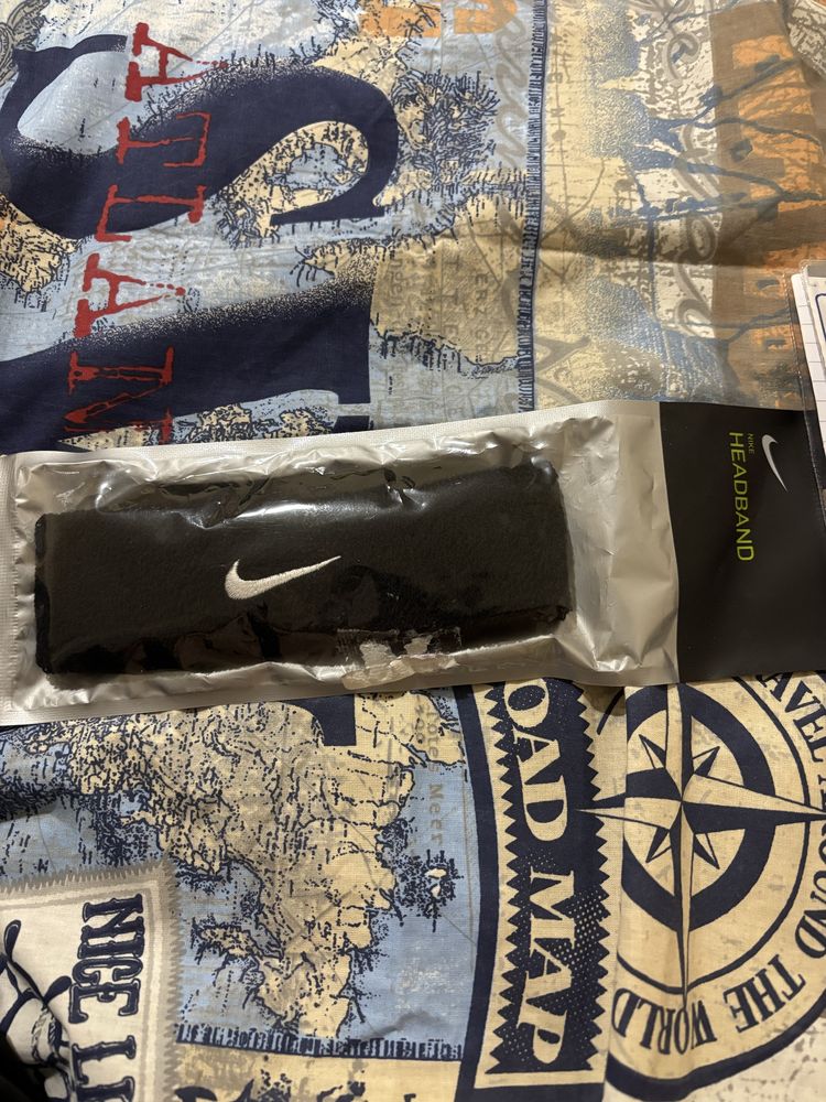 Продавам лента за глава nike headband