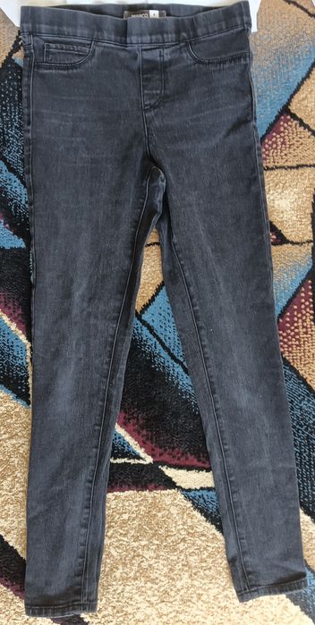 Blugi cu talie înaltă și cămașa top mărimea S