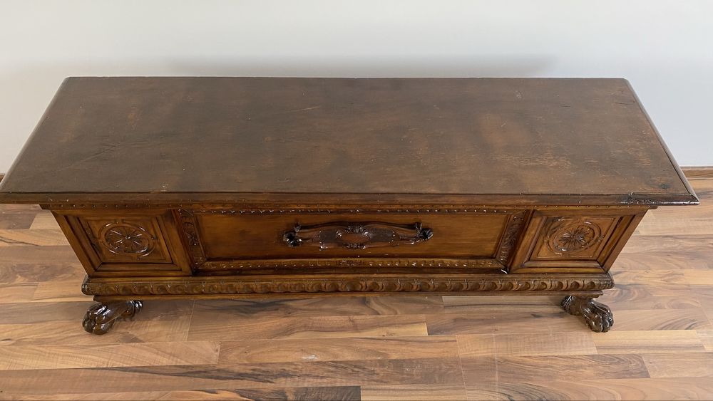 Cufar Lada Lemn Gheare Leu Sculpturi Vintage