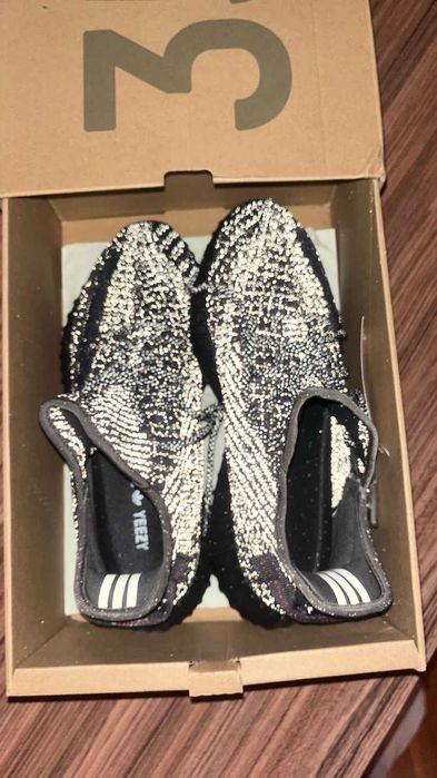 маратонки Adidas Nike