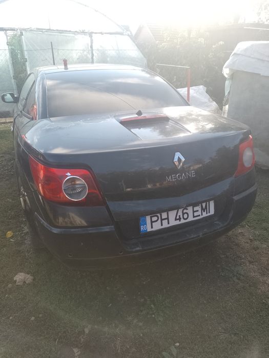 Vând Renault Megane 2 decapotabil cu volan pe dreapta.+ Una bonus