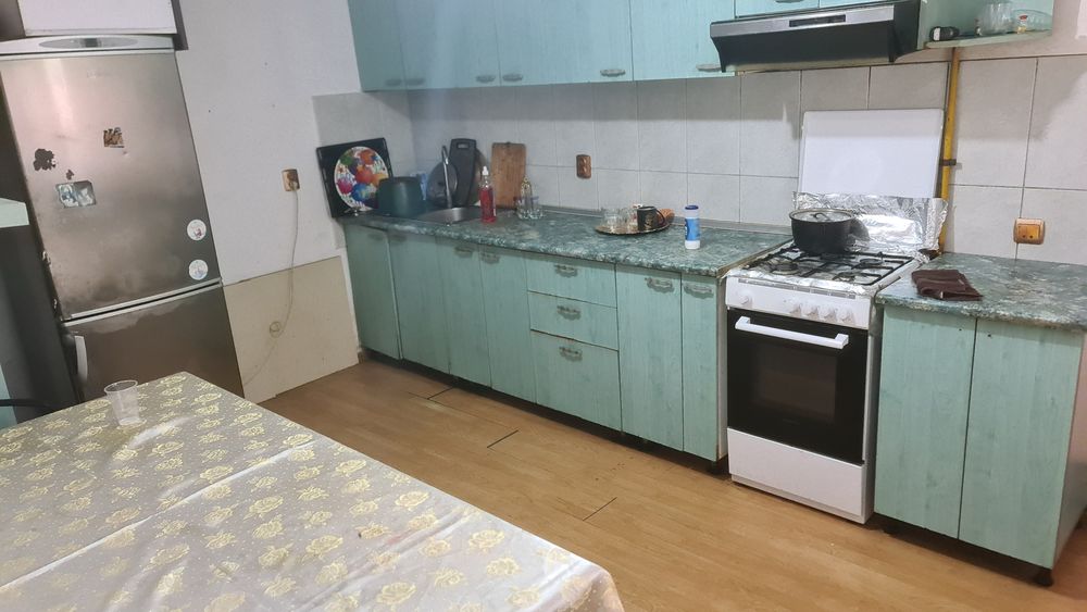 Casă cu 3 camere și curte de închiriat