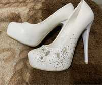 Белые туфли 35-36 размер