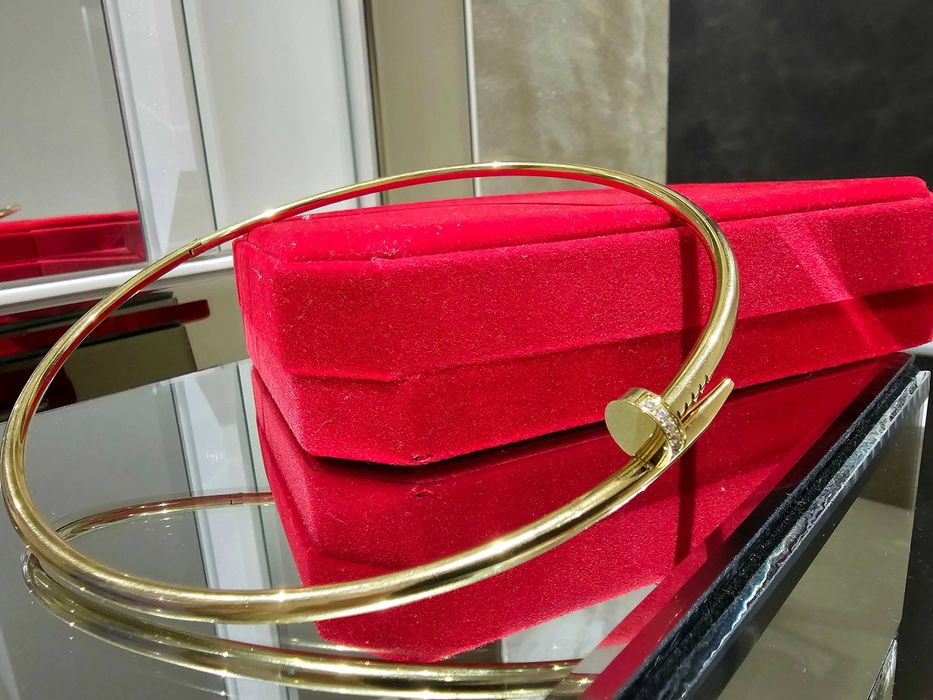 CARTIER Nail Juste un Clou Classic Gold Diamonds Колие Пирон