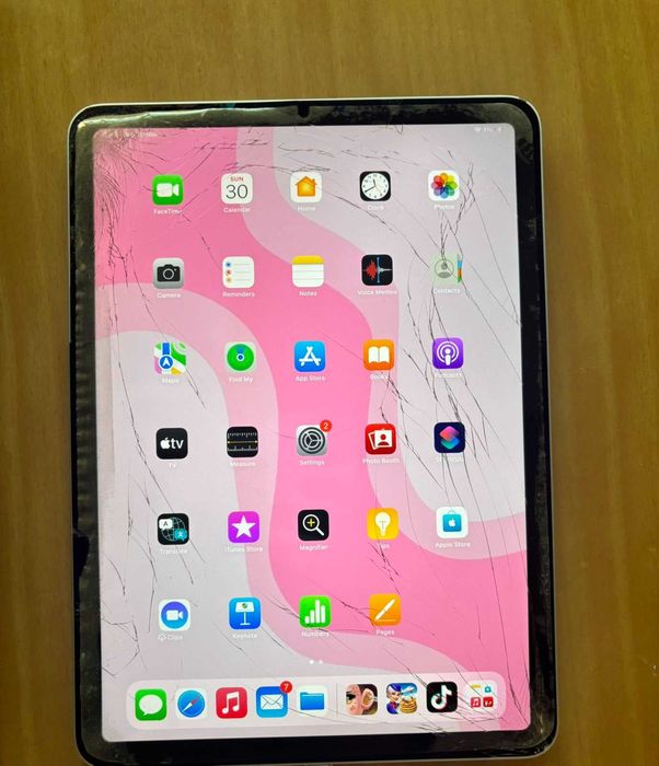 iPad Air 4 с повреден дисплей